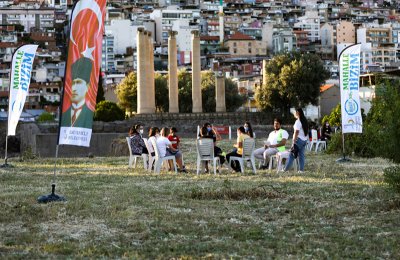 -mış gibi yapmayan meclis Bayraklı\'da toplandı